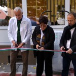 Dr. Sebestyén József (balról), Filóné Ferencz Ibolya és dr. Égi Csaba adta át a felújított rendelőt