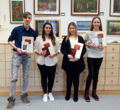 Szerelmet vallottak a fiatalok a verseken keresztül