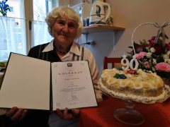 Nagy örömmel fogadta a gratulációkat Ilonka néni