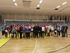Az In-Team csapat tagjai emelhették a magasba a győztesnek járó serleget