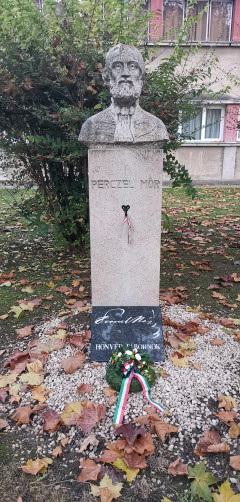Perczel Mórra emlékeztek